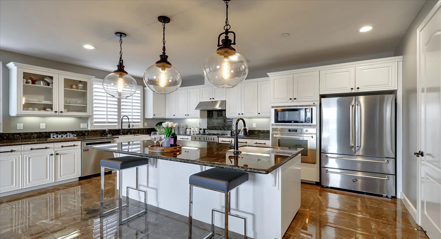 هماهنگی رنگ و نور در آشپزخانه؛ راهنمای انتخاب هوشمندانه سرامیک