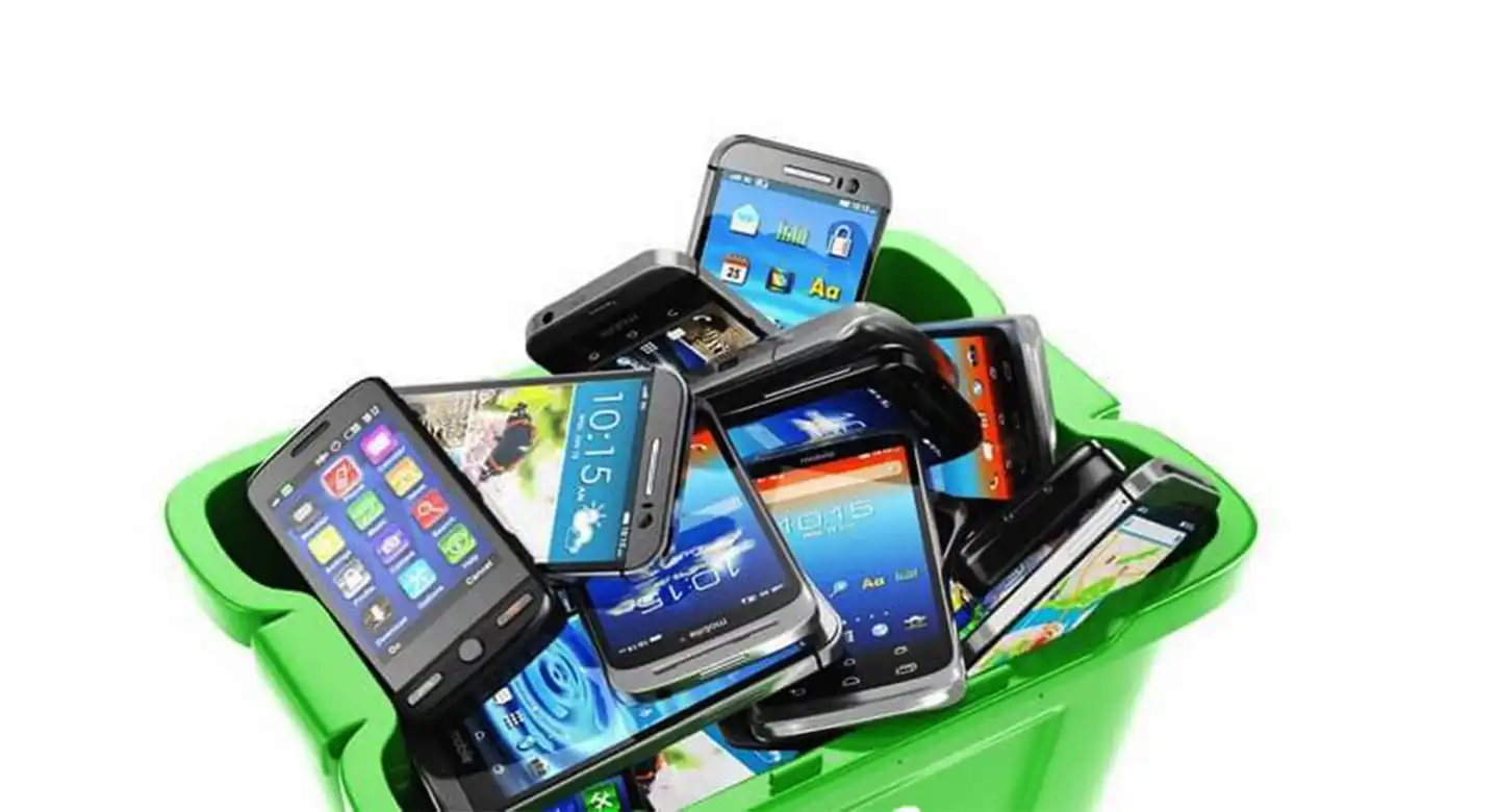 موانع و چالشهای استفاده از مواد بازیافتی در گوشیها