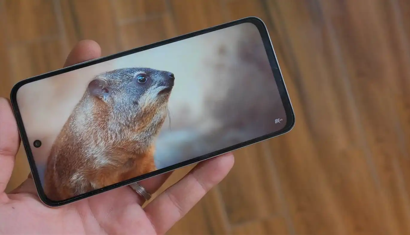 نمایشگر ردمی ۱۵؛ اولین میانرده اقتصادی با پنل ۱۴۴ هرتزی