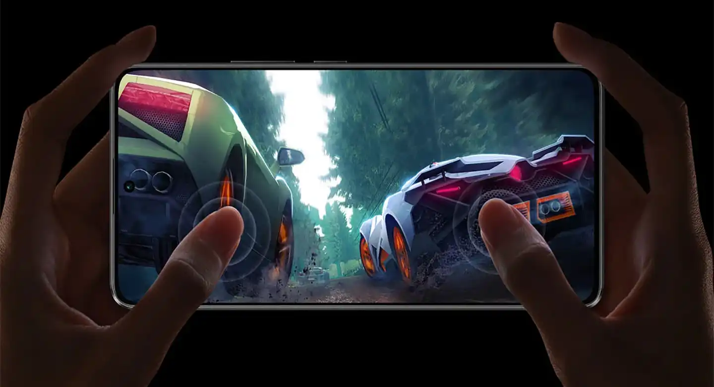 نمایشگر پوکو C85؛ وسیع، روان و مجهز به فناوریهای کاربردی